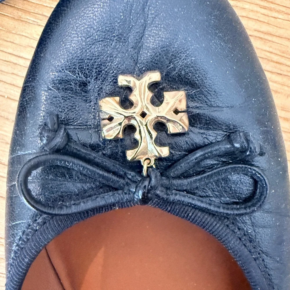 Tory Burch Navy Flats with Gold Emblem, size 7 - Picture 3 of 6